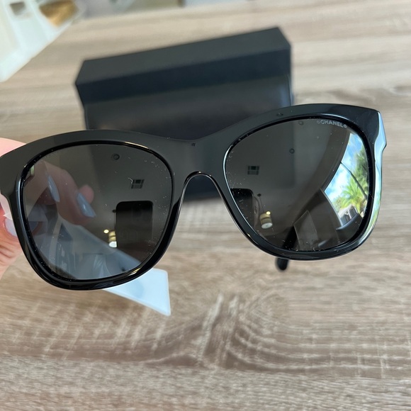 Authentic Chanel square sunglasses 5380-A, black acetate. - Picture 5 of 8